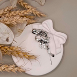 Брош "Нежный бант со стразами"