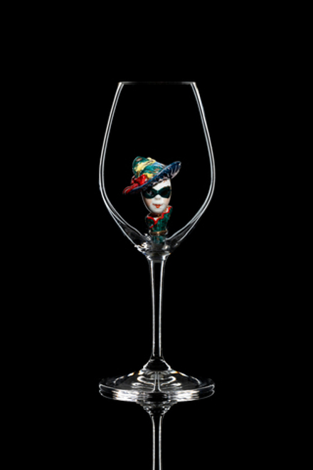 Бокал для шампанского Ридель. Маска. Синяя шляпа.