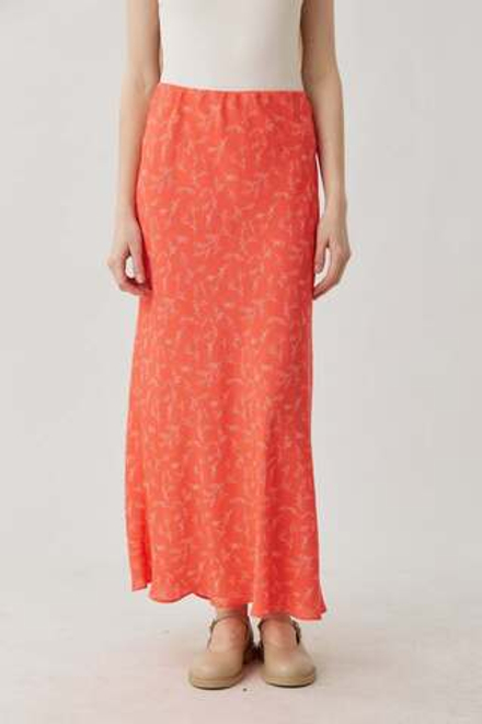 Юбка макси красного цвета с веточками