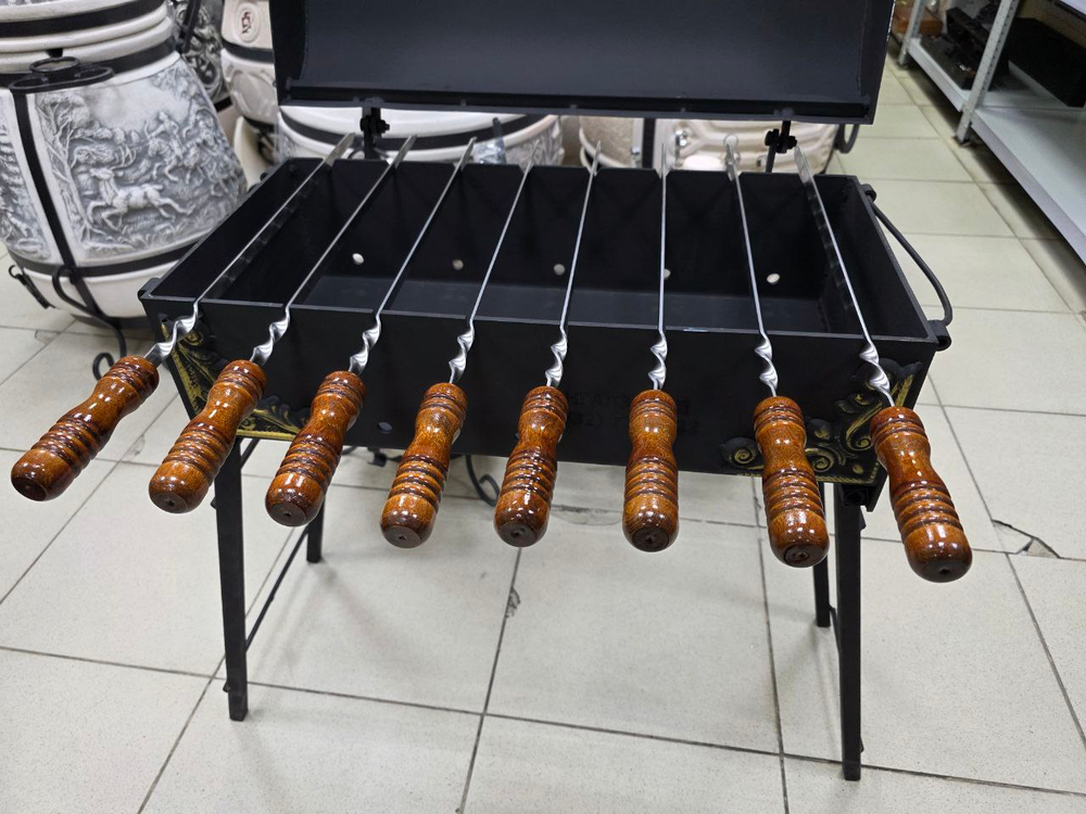 Если вы подбираете мангал купить в Казани и нужен компактный мангал 5 мм, рассмотрите мангал Сундучок с крышкой гриль: это складной мангал для дачи и выездов, который удобно перевозить и хранить, при этом он подходит как мангал для шашлыка, мангал для мяса и овощей и как мангал гриль с крышкой. Можно докупить решетку гриль, шампуры, совок и кочергу, а если нужен казан — отдельно подобрать подставку под казан и сам казан в магазине; доступна доставка по Казани и отправка по России.