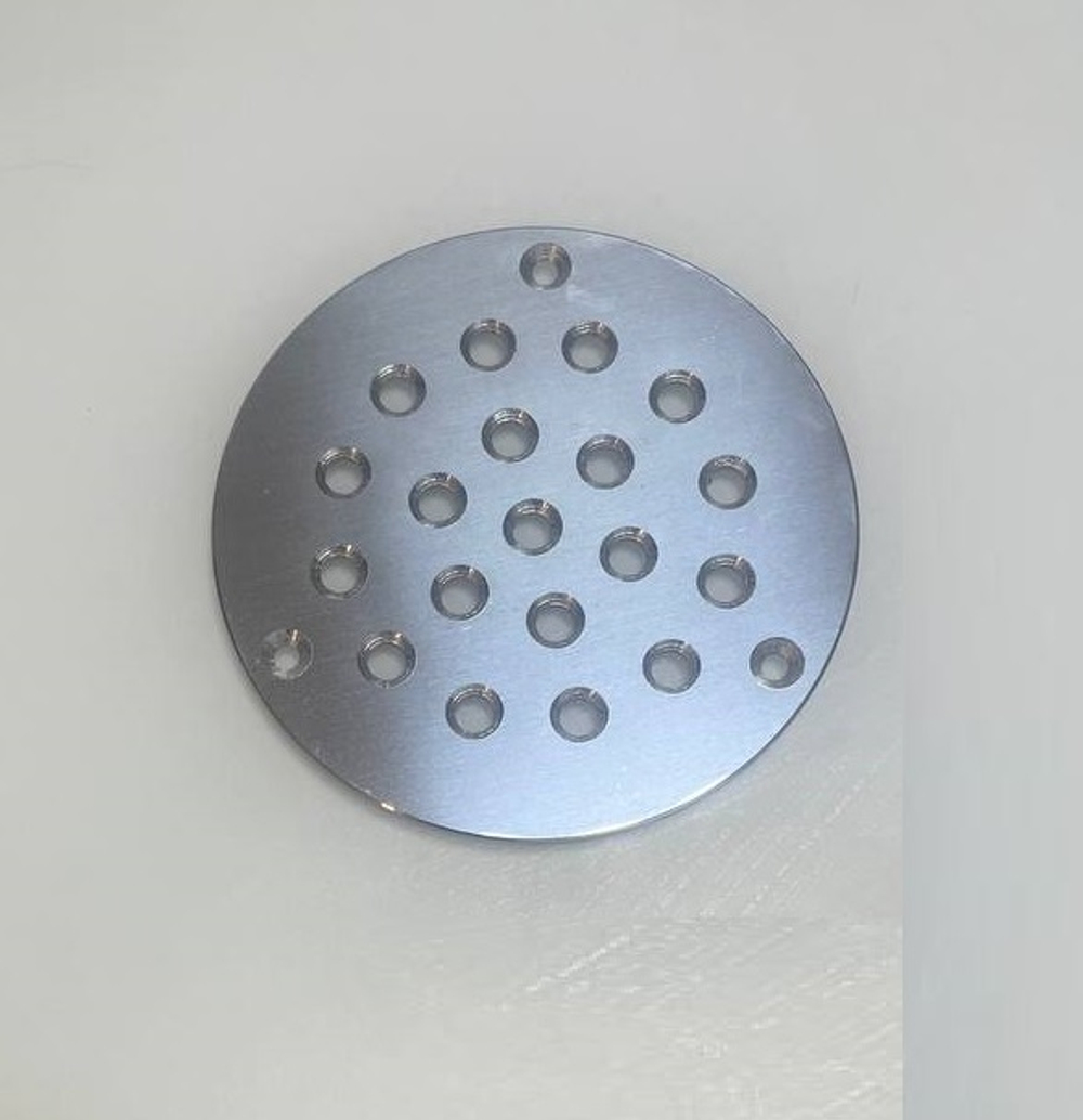 Решетка напольная круглая d 100мм из нержавеющей стали, отверстия