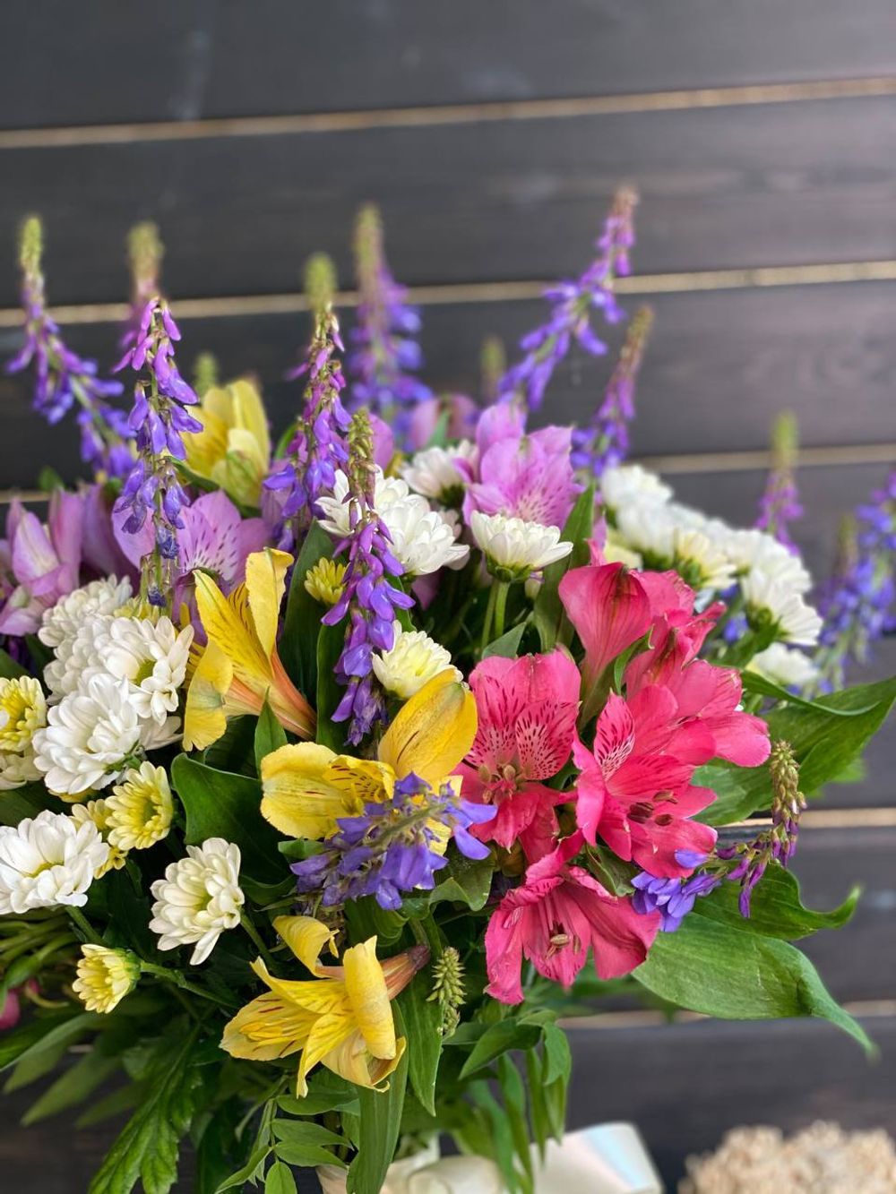 Букет с дельфиниумом