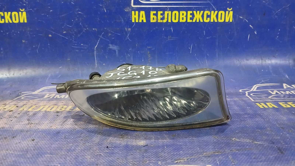 Туманка правая TOYOTA BREVIS 2001-2007