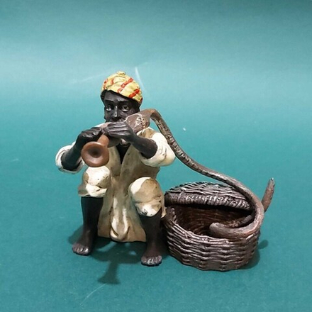 Бронзовая скульптура «Заклинатель змей»