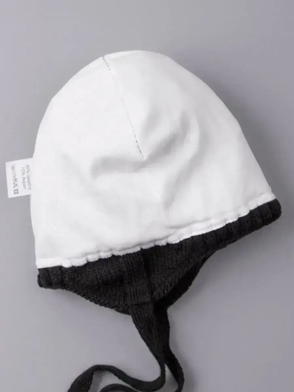 Шапка вязаная демисезонная на завязках для детей