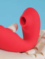 Красный вибратор 13см с вакуумной стимуляцией и нагревом BeYourLover Tara Red TW05R