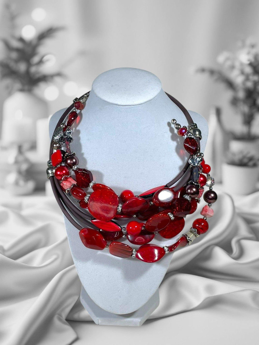 Колье из бусин на проволоке с памятью