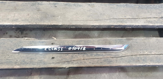 Молдинг решетки радиатора Mercedes E (W213) 16-20 Б/У Оригинал A2138880173