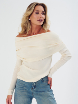 Женский молочный джемпер с воротом труба