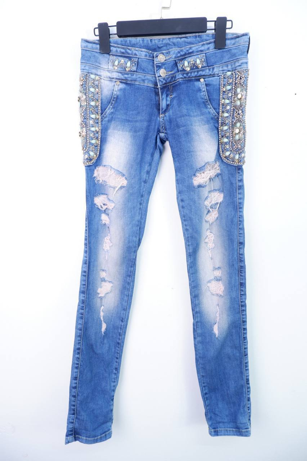 Джинсы украшенные стразами низкой посадки, маркировка 28 визуально на 44 размер, новые