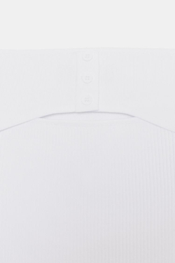 ZARA ПРИТАЛЕННЫЙ ТРИКОТАЖНЫЙ ТОП С ВЫРЕЗОМ, БЕЛЫЙ