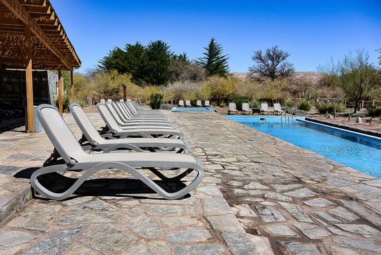 Шезлонг-лежак пластиковый Omega цвет тортора Nardi Италия