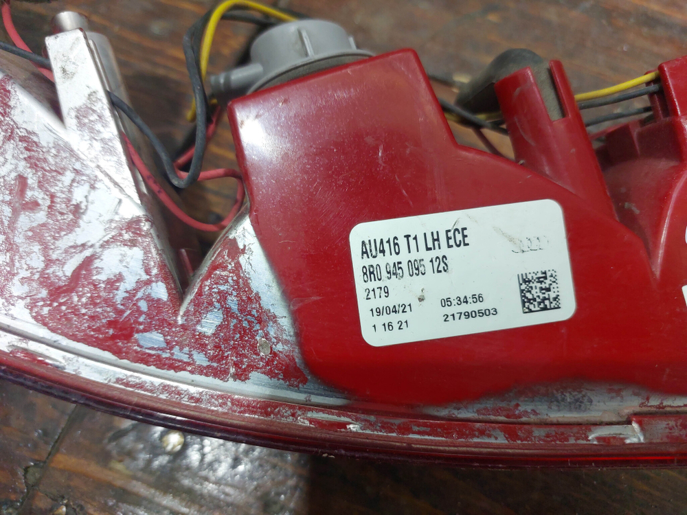 ПТФ задний левый Audi Q5 (8R) 08-17 Б/У Оригинал 8R0945095