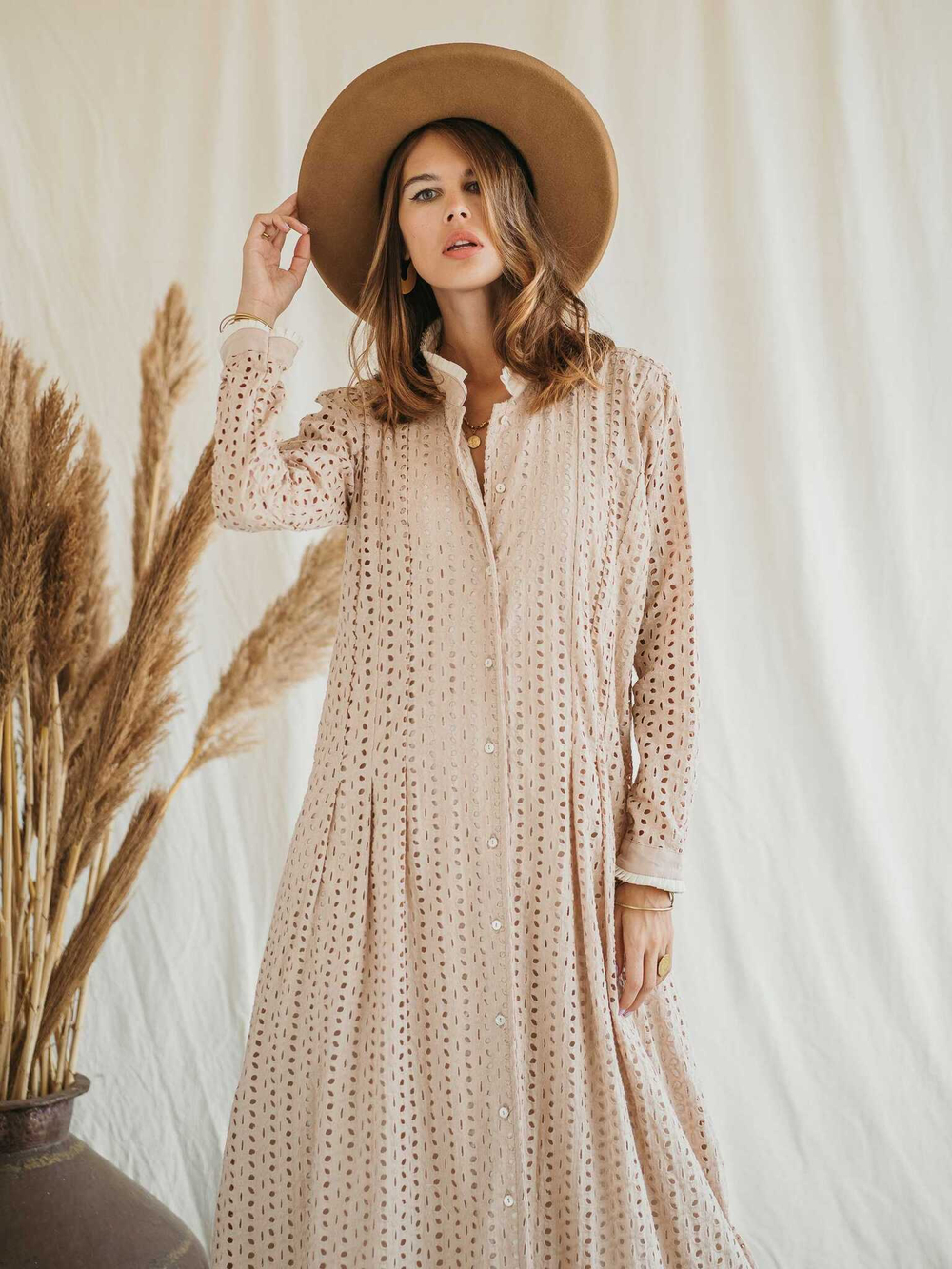 Платье макси из прошвы (бежевое)