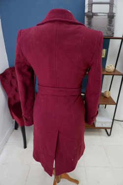 Пальто ягодного цвета 42 размер