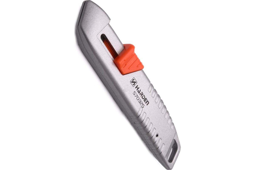 Нож HARDEN закрытый профессиональный, 18 мм, выдвижное трапециевидное лезвие, цельноалюминиевый 570325