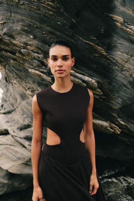 ZARA КОМБИНИРОВАННОЕ ТРИКОТАЖНОЕ ПЛАТЬЕ С ВЫРЕЗАМИ, КОРИЧНЕВЫЙ