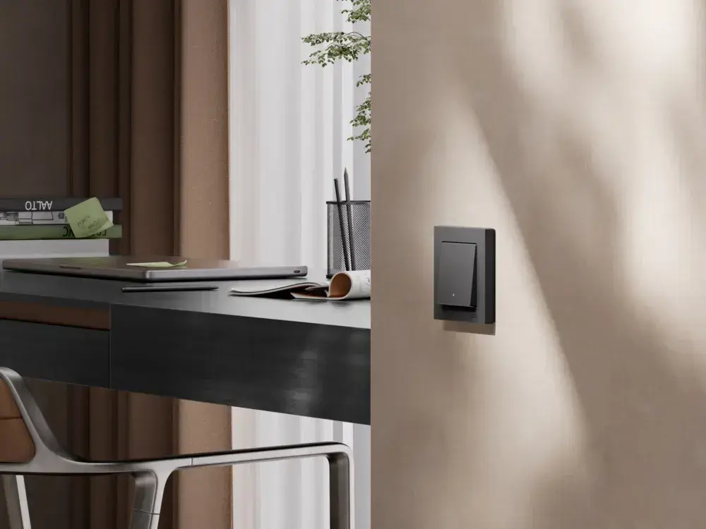 ATLASDESIGN SMART 1-кл. ВЫКЛЮЧАТЕЛЬ с подсв., Zigbee, сх.1, L+N, 10А, мех., КАРБОН