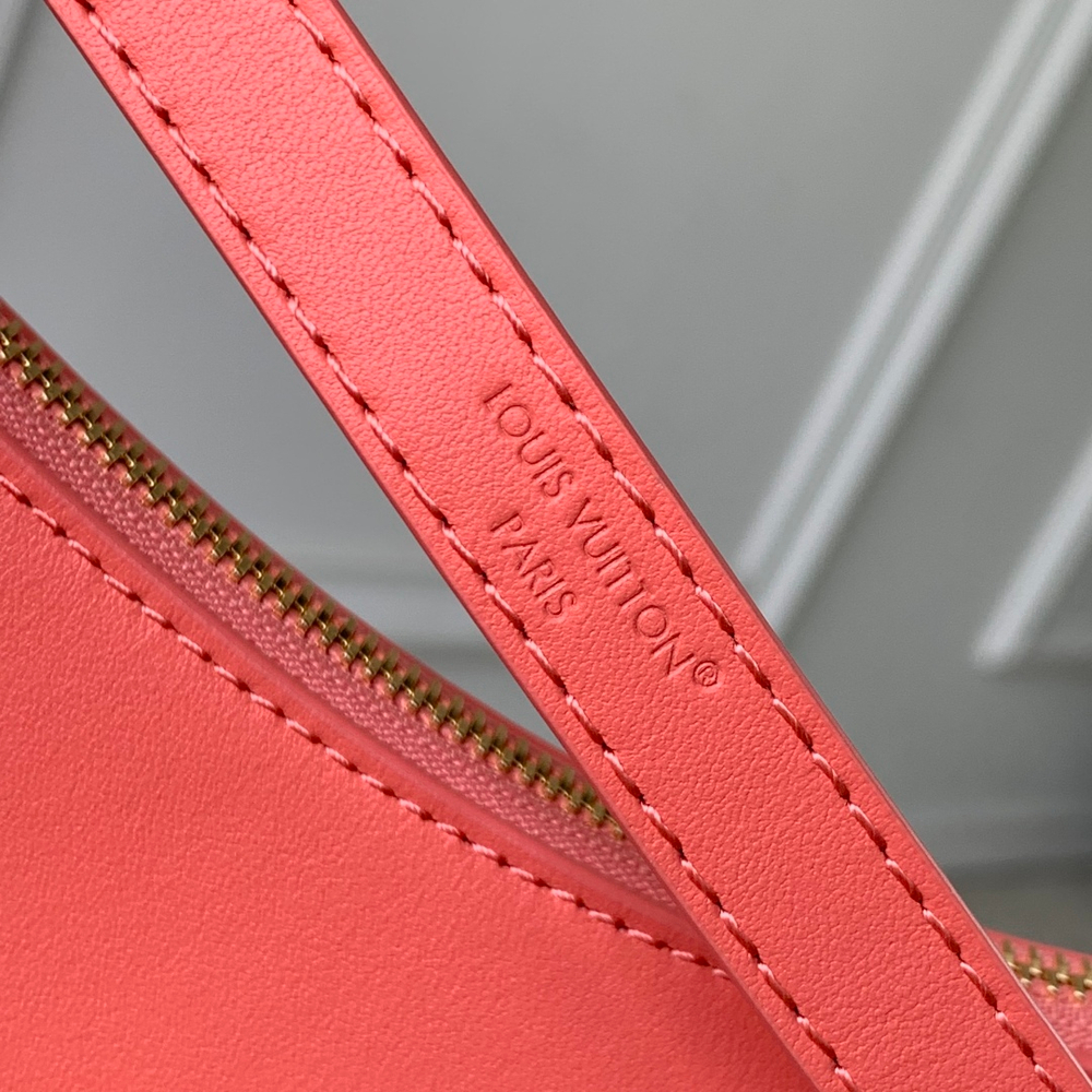 Louis Vuitton Pochette LV Bloom