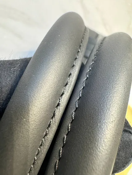 Кожаный портфель Bottega Veneta Intrecciato на молнии с плечевым ремнем