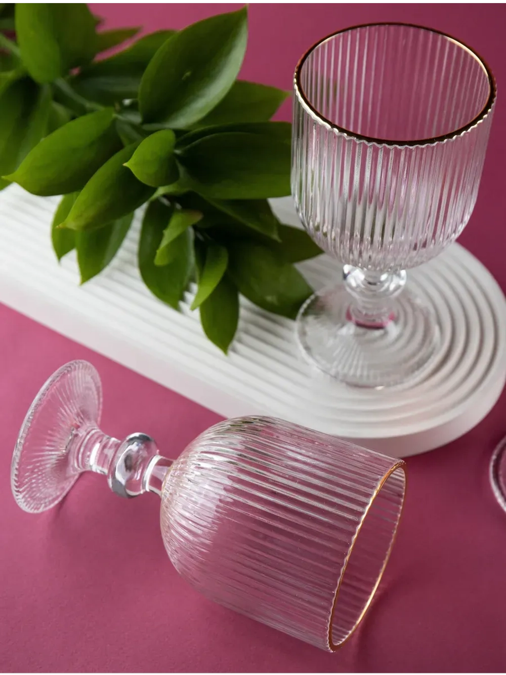 Набор ребристых бокалов вина, 260 мл. 6 шт. с золотой каймой