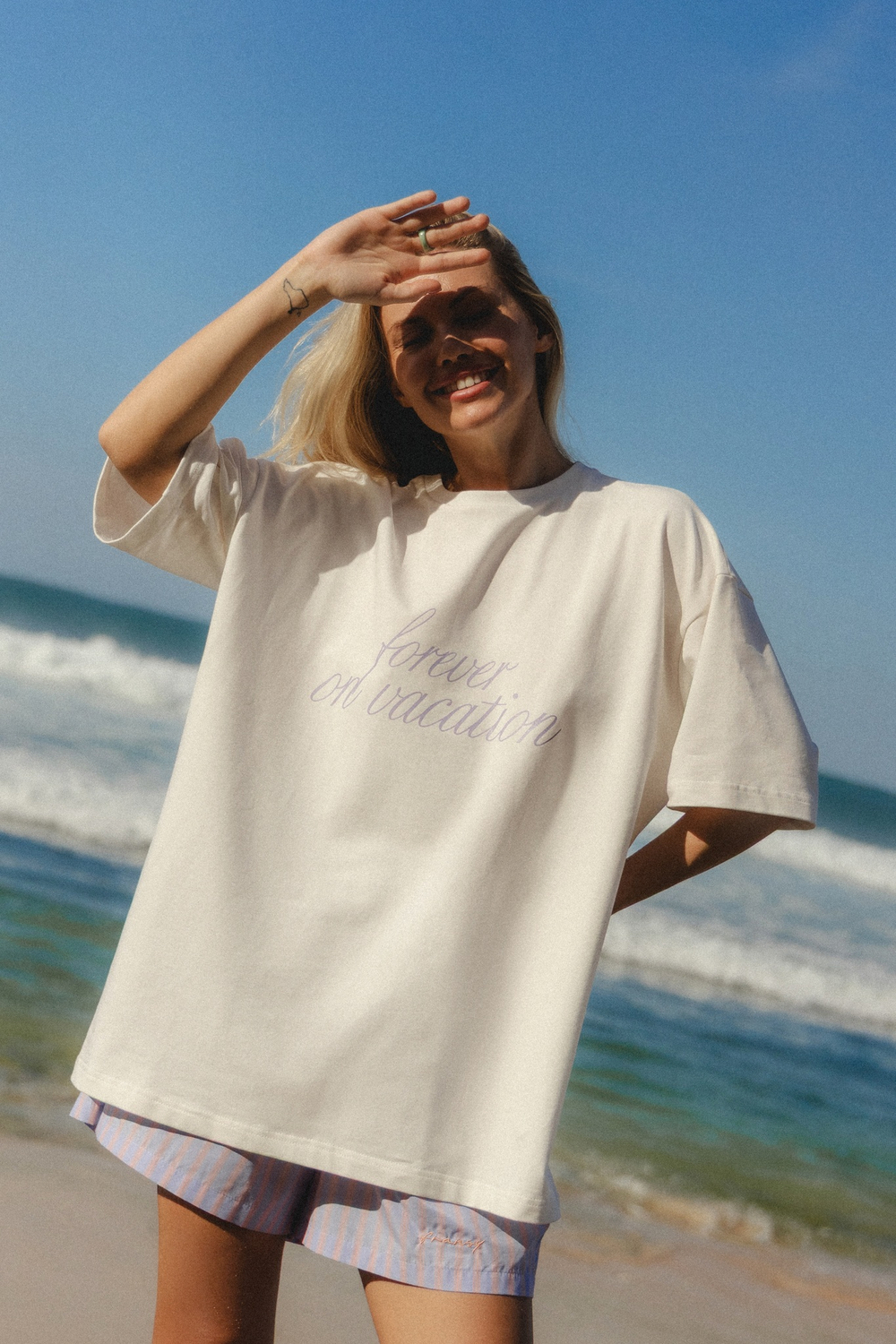Футболка FOREVER ON VACATION, молочная
