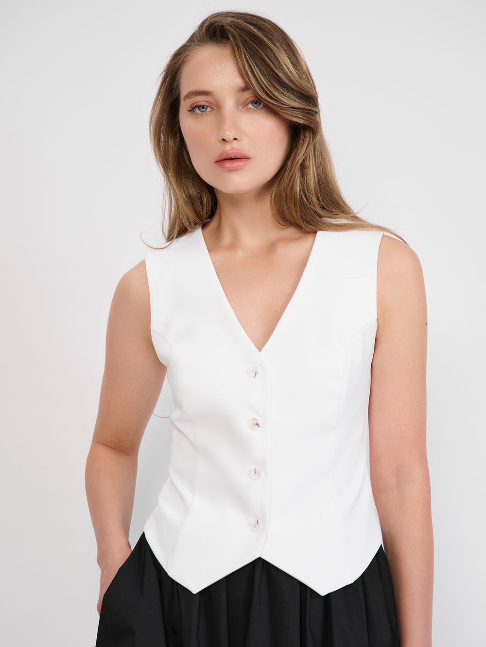 С чем носить жилет на пуговицах? Идеи создания модных образов