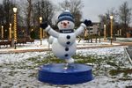 новогодний снеговик фигурист - уличная фигура
