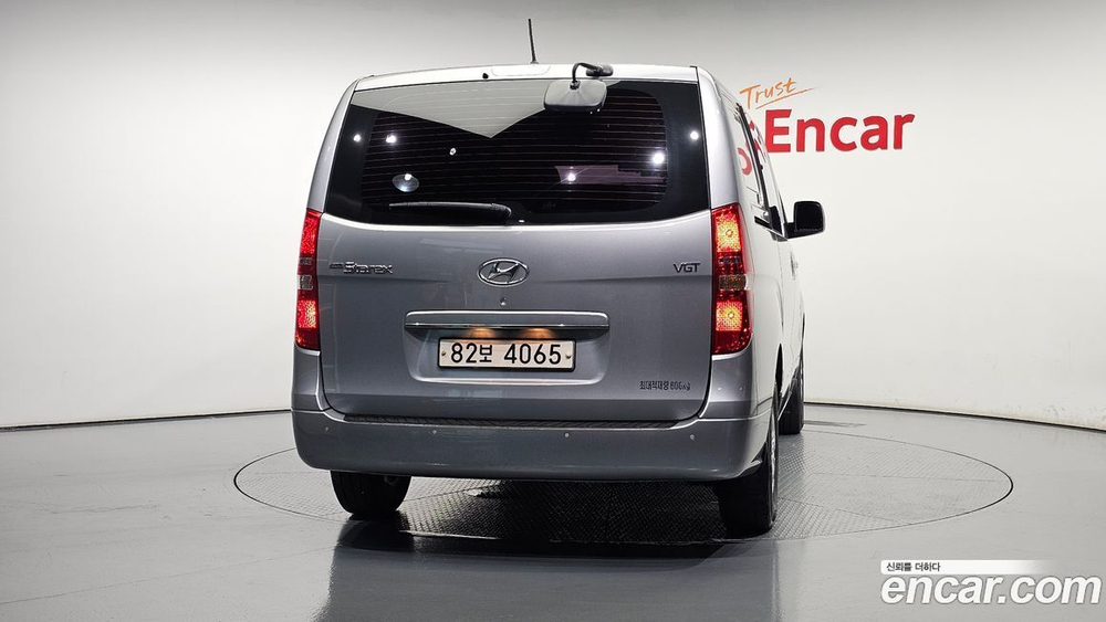 Hyundai The New Grand Starex Van 5-и местный (07.2020)