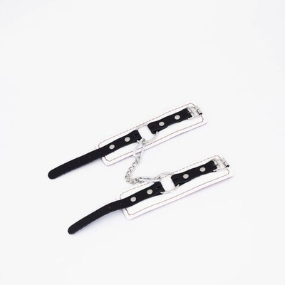 Бело-красные кожаные наручники