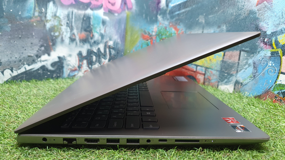 Ноутбук Lenovo Ryzen 3/4Gb/Radeon 535 2Gb/FHD/ IdeaPad 330-15ARR 81D20048RU/Windows 10