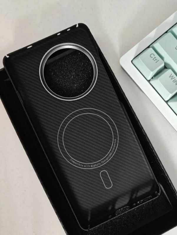 Карбоновый чехол для Oneplus 13 с MagSafe черный (Black)