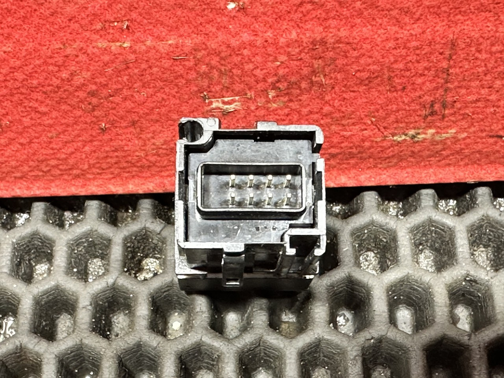 Кнопка света салона