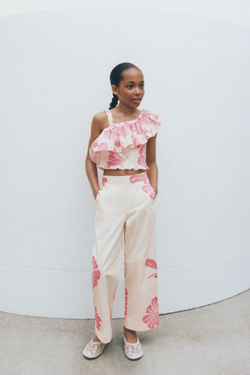 ZARA ТОП АСИММЕТРИЧНОГО КРОЯ С ЦВЕТОЧНЫМ ПРИНТОМ И ВОЛАНОМ, РОЗОВЫЙ