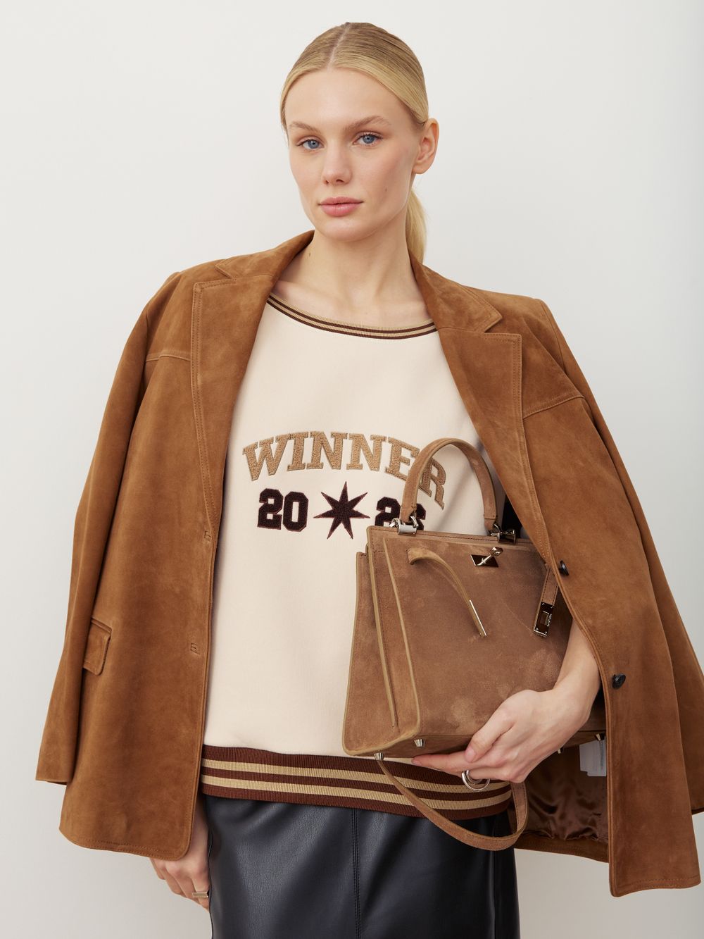 СВИТШОТ НА ОДНО ПЛЕЧО «WINNER» КРЕМ-БРЮЛЕ