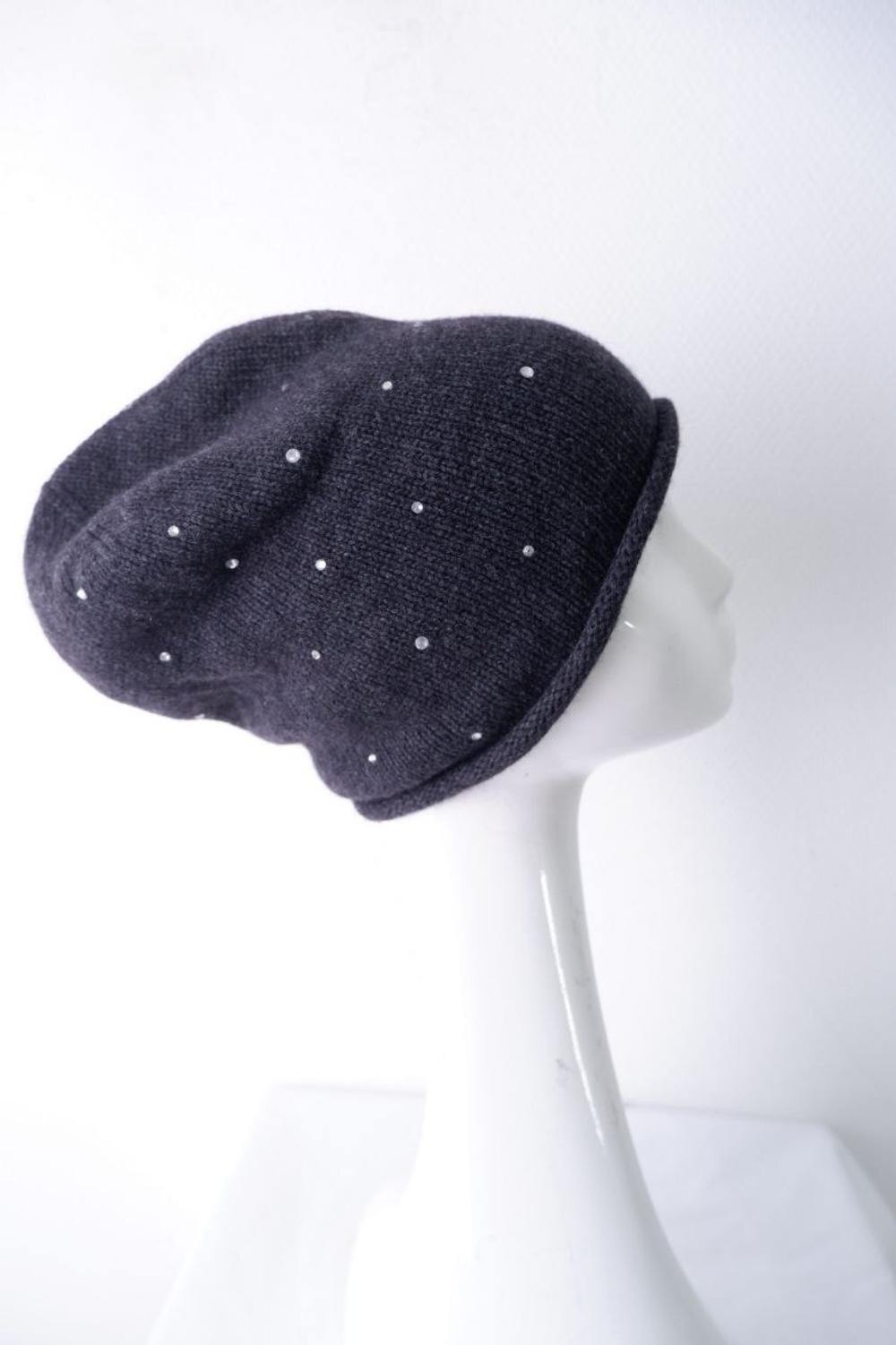 Шапка Noryalli со стразами