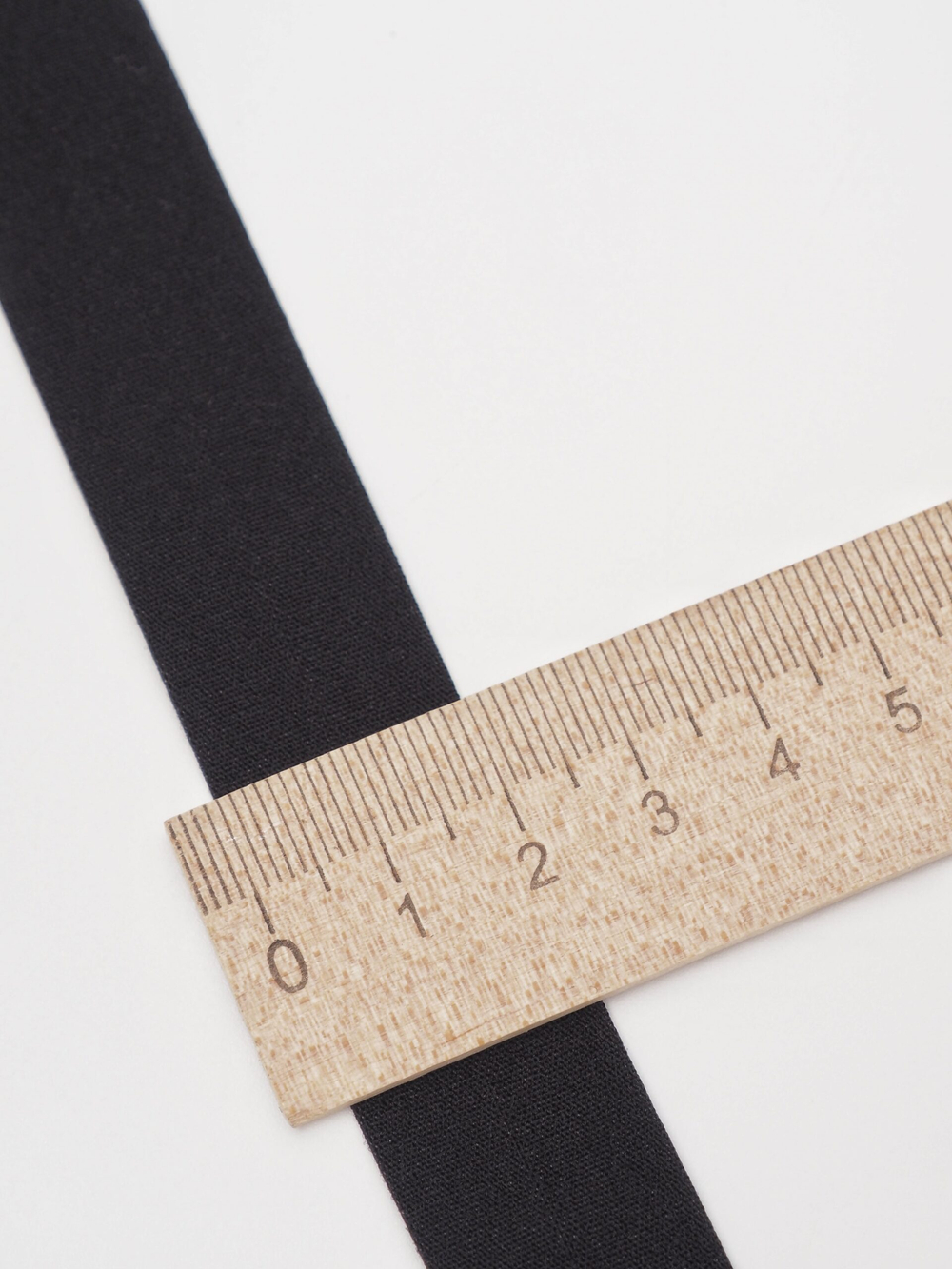 Бейка эластичная черная матовая ширина 20 мм