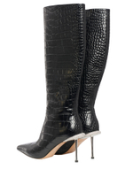 Женские чёрные сапоги из кожи с тиснением под крокодила на шпильке со стразами
