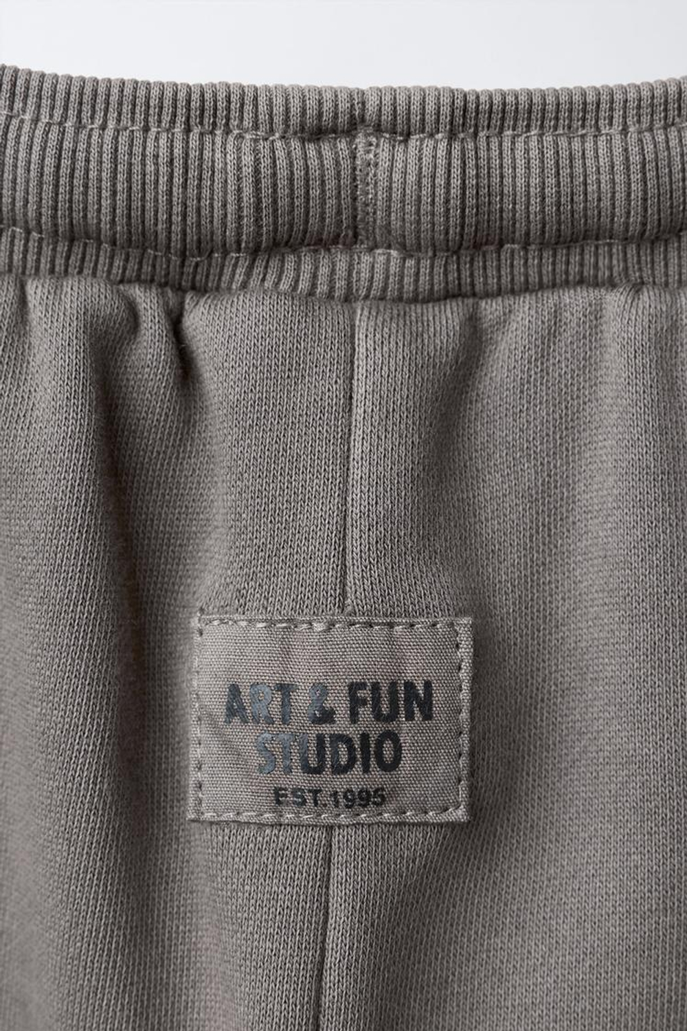 ZARA БРЮКИ-ДЖОГГЕРЫ GARMENT DYE С ДЕКОРАТИВНОЙ ОТСТРОЧКОЙ, СЕРЫЙ