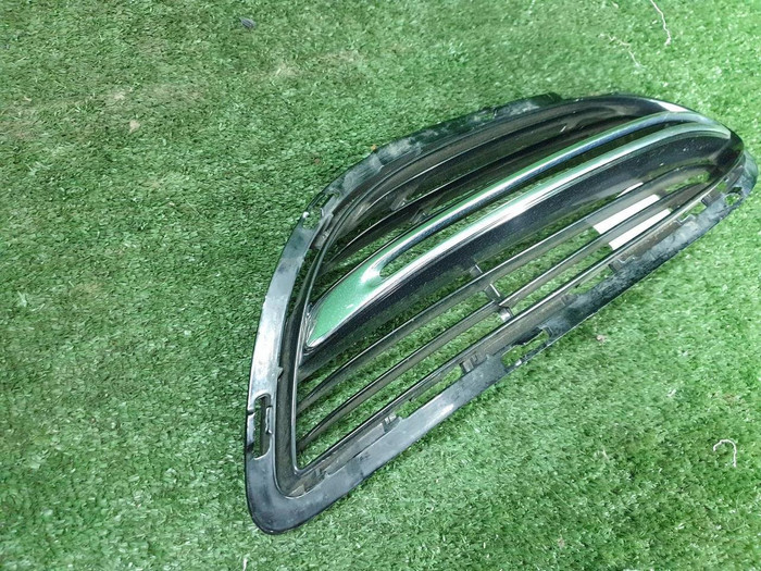 Решетка переднего бампера правая Mercedes S w222 (2013-2017)