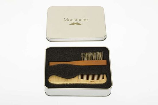 Набор расчесок DEWAL для усов в алюминиевом кейсе