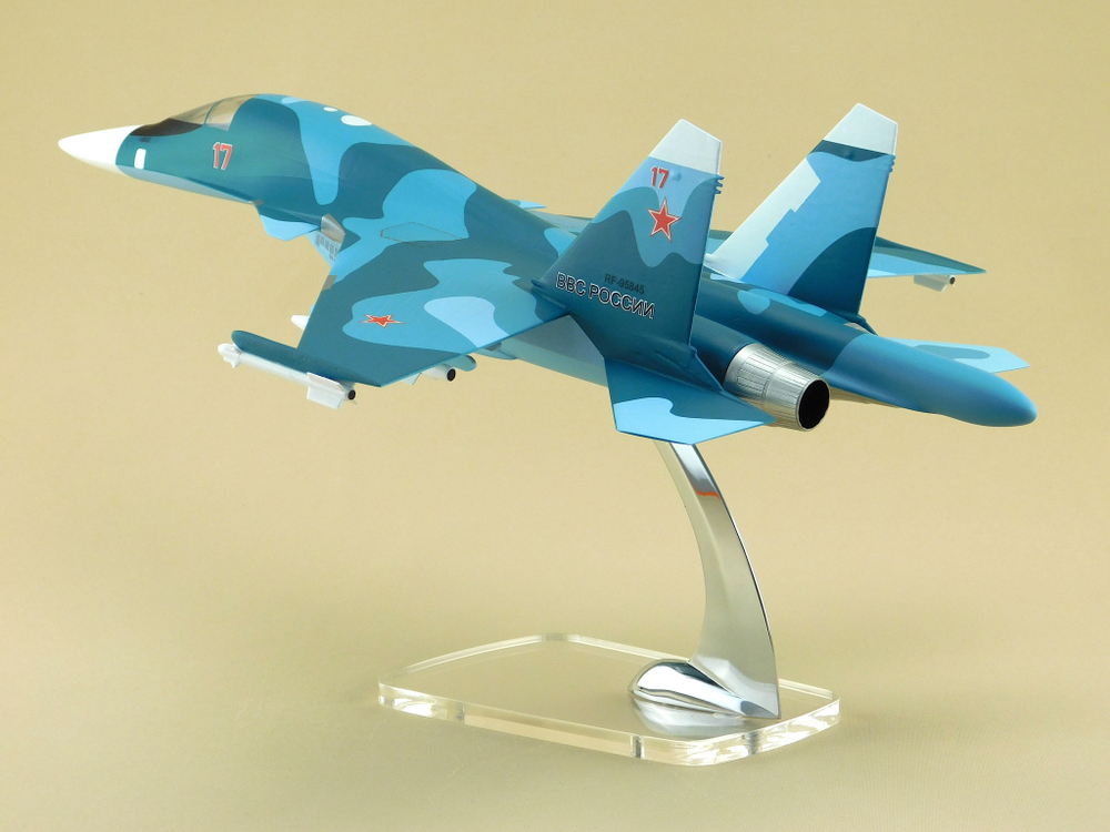 Модель самолета Су-34 (М1:48 ВВС России, RF-95845, 17)