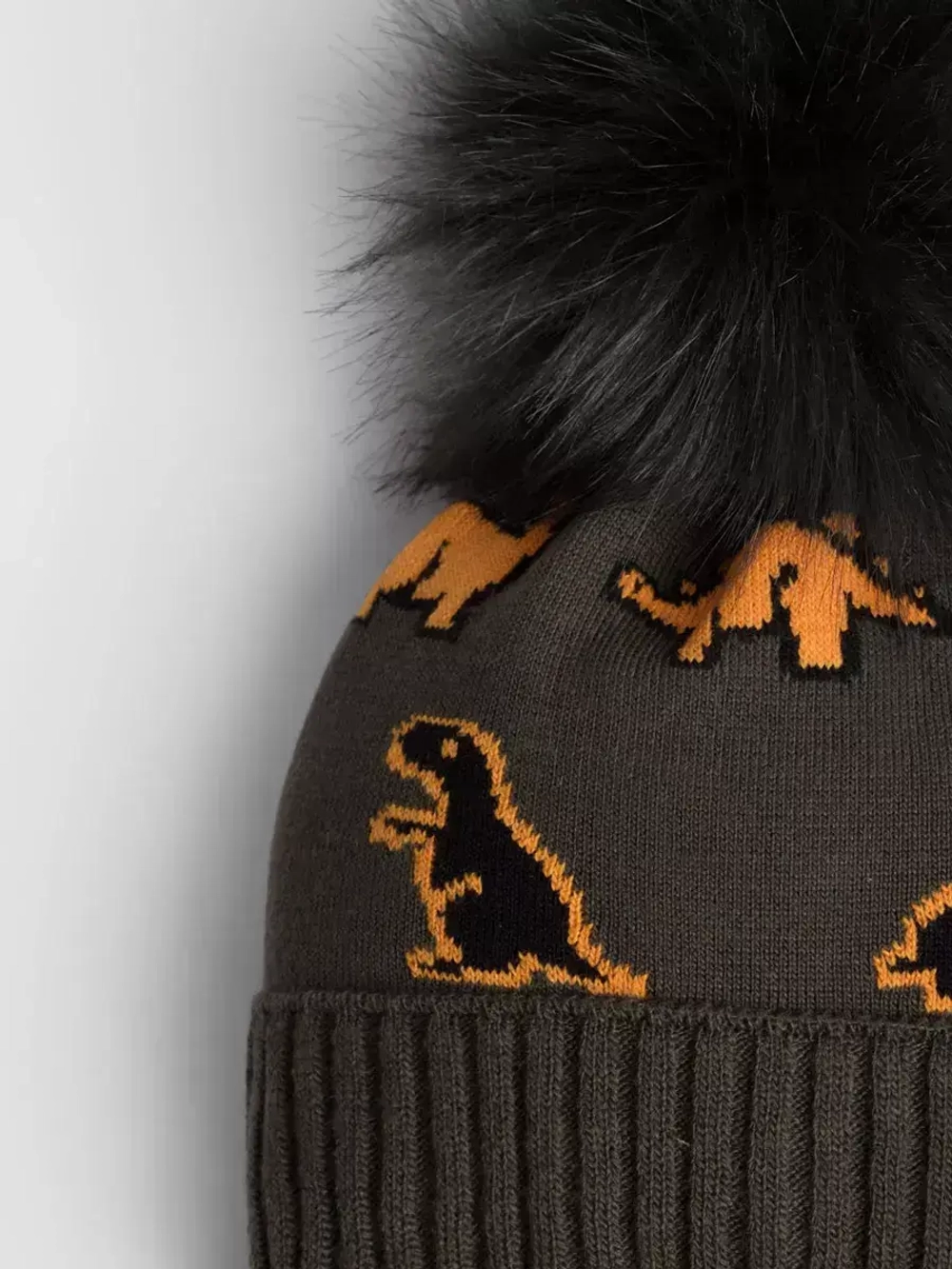 Шапка зимняя для мальчика на завязках и снуд