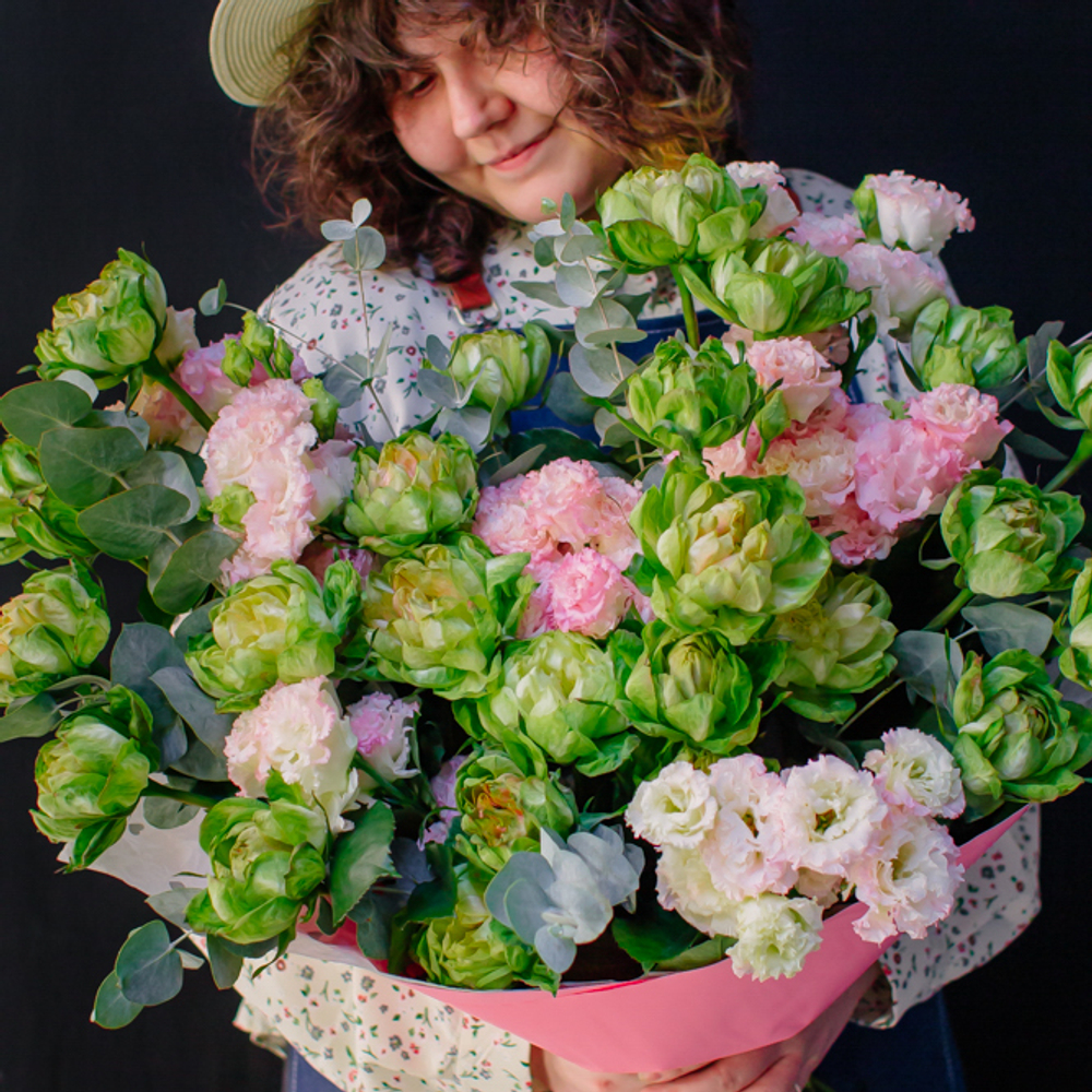 25. Эффектный тропический букет в современном стиле