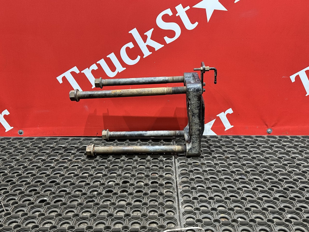 Кронштейн пневморессоры задней правый 2023г