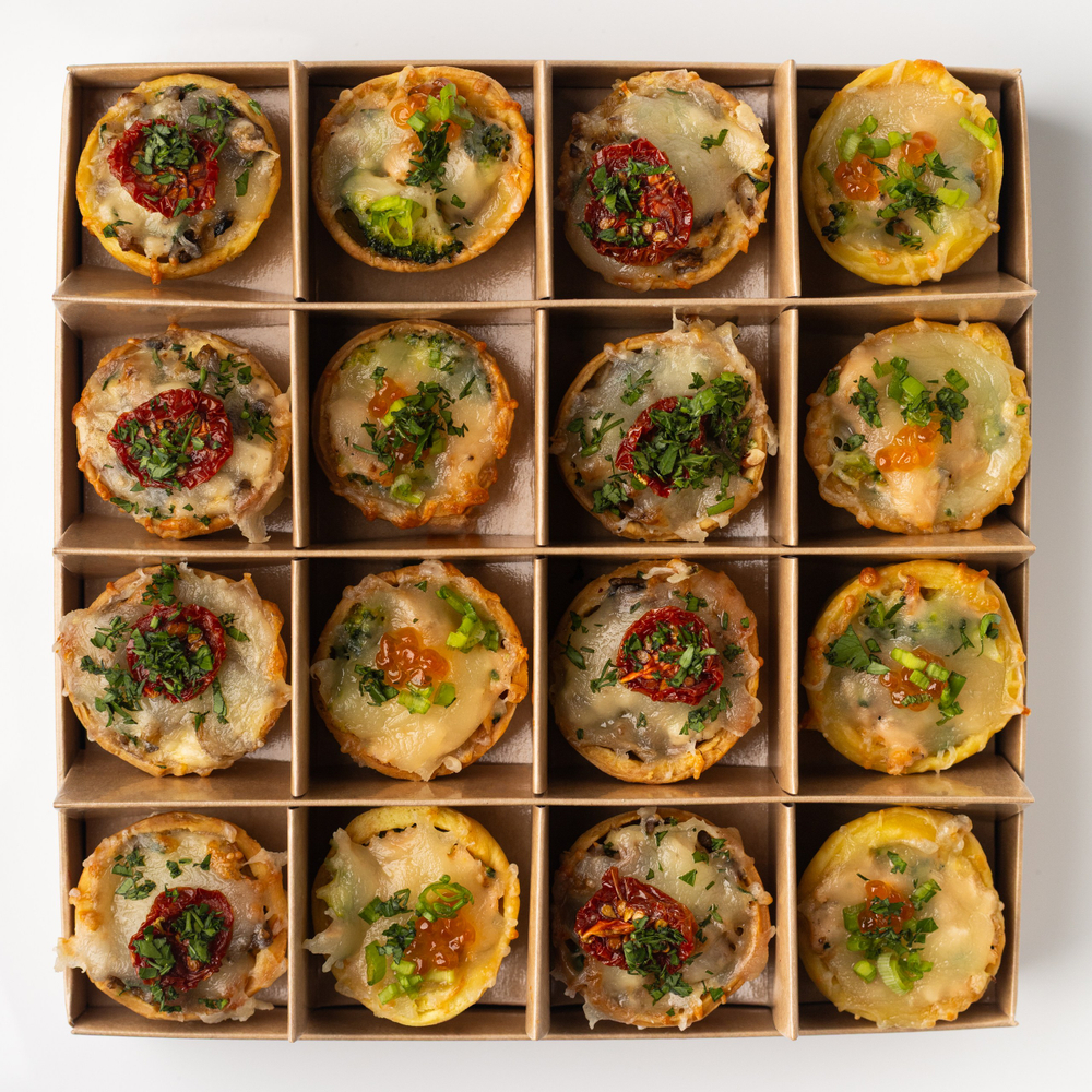 Бокс кишей цыпленок-грибы и семга-брокколи