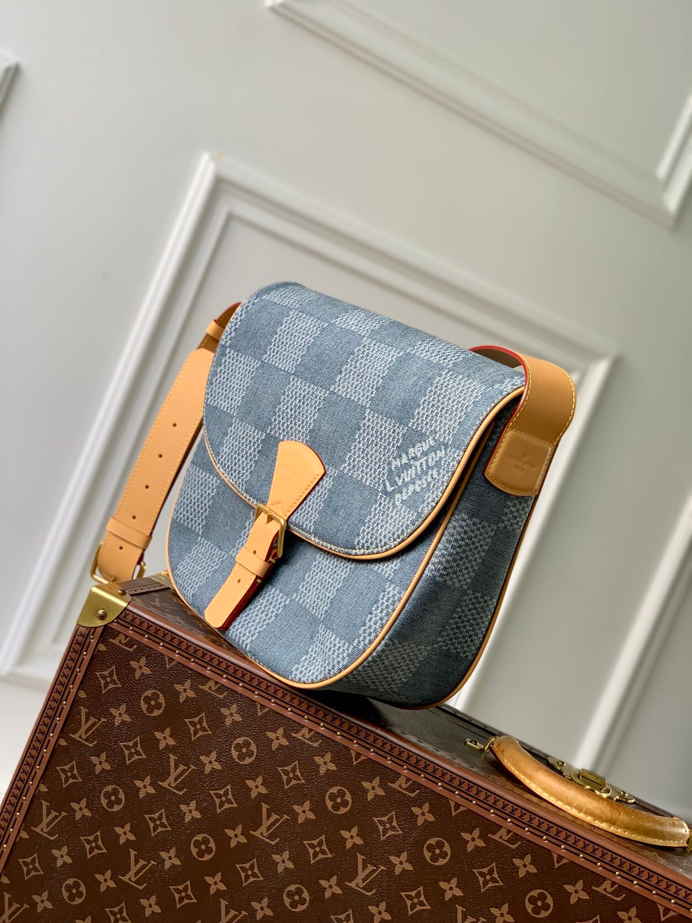 Louis Vuitton Montsouris Messenger MM