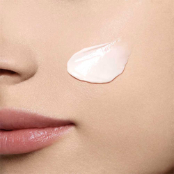Clarins Nutri-Lumiere Day - восстанавливающий дневной крем, придающий коже сияющий вид /   50  ml  / GTIN 3380810354294