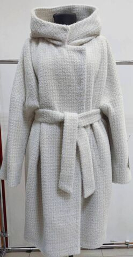 Пальто с капюшоном утепленное