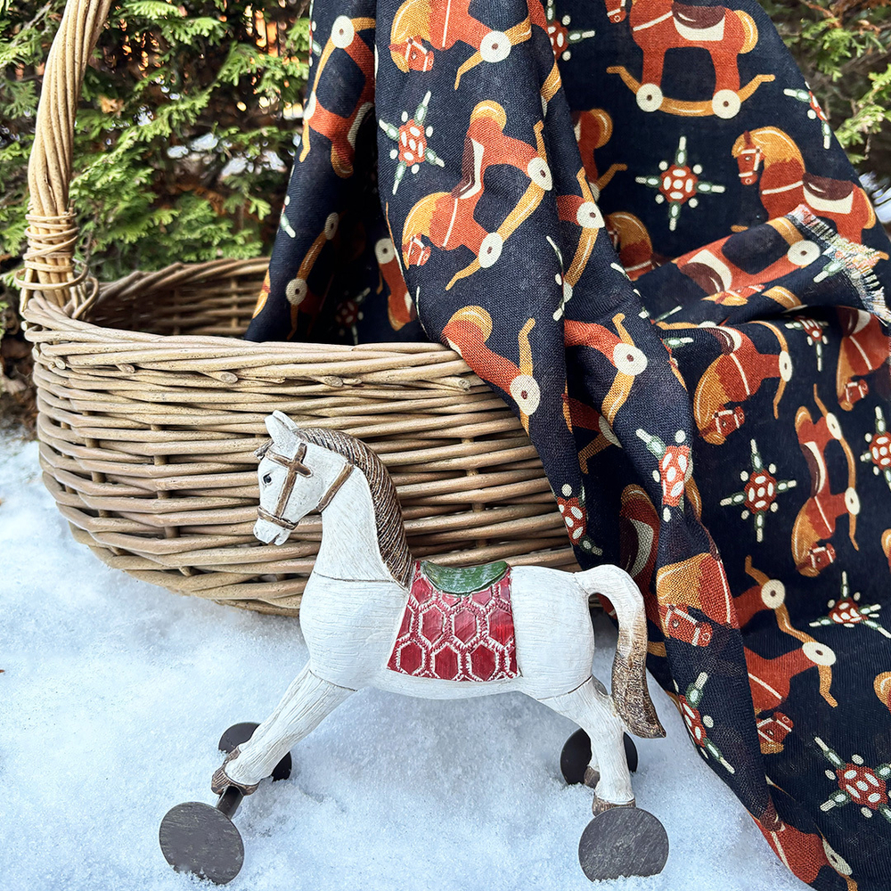 Шаль 120*120см, ЛОШАДКИ на чёрном